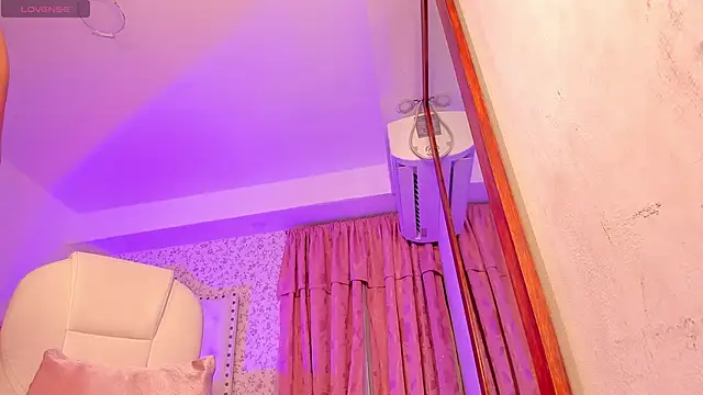 Snapshot of kitty_roouse chatting on February 5, 2025, 4:06 am kitty roouse online show from February 5, 2025, 4:06 am