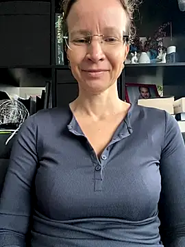 AnnikaRose online show from October 24, 2025, 7:05 am