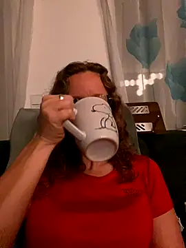 AnnikaRose online show from November 6, 2025, 6:47 am