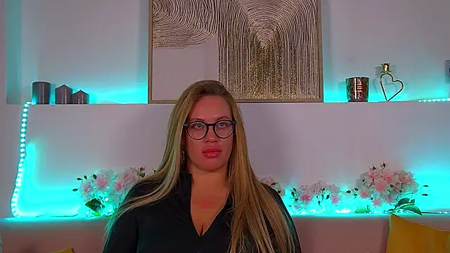 MariaNeumann online show from February 19, 2025, 6:33 am