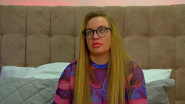 MariaNeumann online show from March 7, 2025, 7:08 am