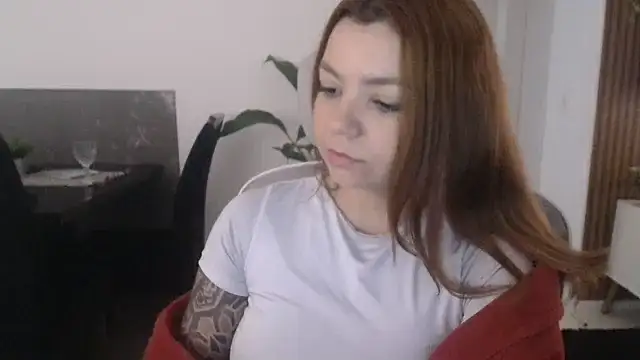 Snapshot of HotRuiva chatting on October 3, 2025, 4:37 pm HotRuiva online show from October 3, 2025, 4:37 pm