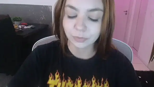 Snapshot of HotRuiva chatting on October 12, 2025, 9:47 pm HotRuiva online show from October 12, 2025, 9:47 pm