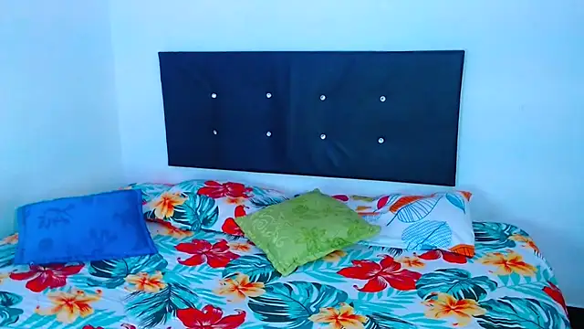 Snapshot of pleasure_and_fantasy chatting on February 23, 2025, 3:13 am pleasure and fantasy online show from February 23, 2025, 3:13 am