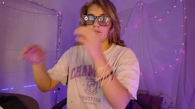 Giia paiige18 online show from November 14, 2025, 10:07 pm