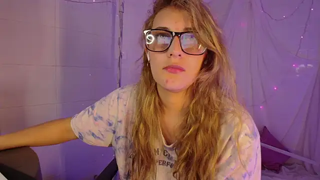 Giia paiige18 online show from February 21, 2026, 11:39 pm