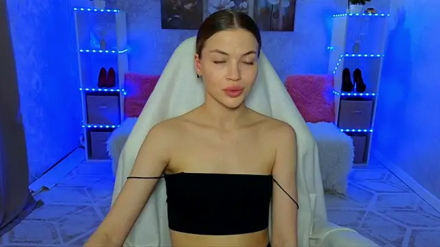 EmmyMills online show from February 8, 2026, 9:34 am