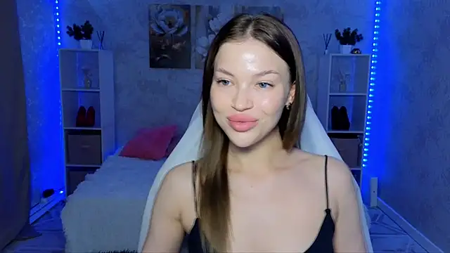 EmmyMills online show from June 14, 2026, 3:58 pm