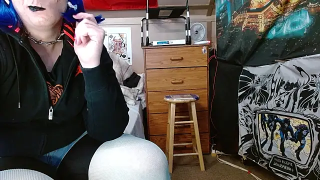 cosmicjones online show from April 21, 2026, 11:05 am