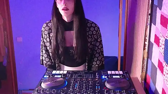 Snapshot of MemiKouki chatting on March 15, 2025, 7:48 pm MemiKouki online show from March 15, 2025, 7:48 pm