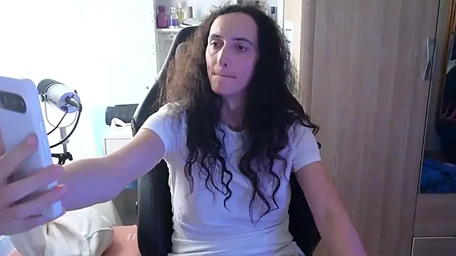 Snapshot of MemiKouki chatting on September 28, 2025, 2:11 pm MemiKouki online show from September 28, 2025, 2:11 pm