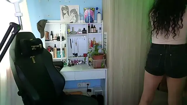 Snapshot of MemiKouki chatting on October 14, 2025, 3:13 pm MemiKouki online show from October 14, 2025, 3:13 pm