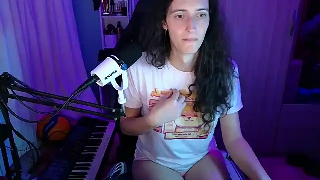 Snapshot of MemiKouki chatting on November 28, 2025, 5:37 pm MemiKouki online show from November 28, 2025, 5:37 pm