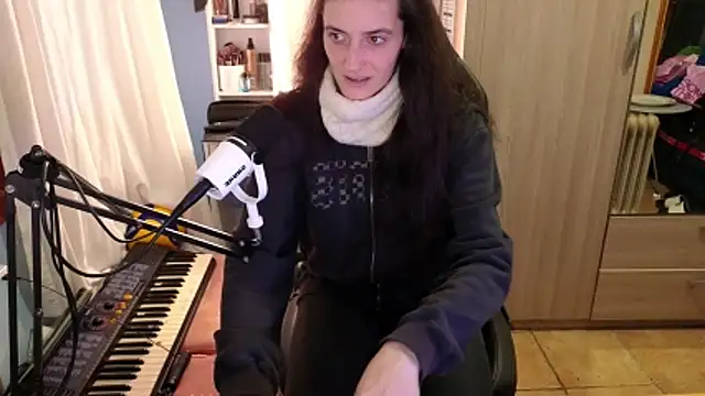 Snapshot of MemiKouki chatting on December 22, 2025, 4:37 pm MemiKouki online show from December 22, 2025, 4:37 pm