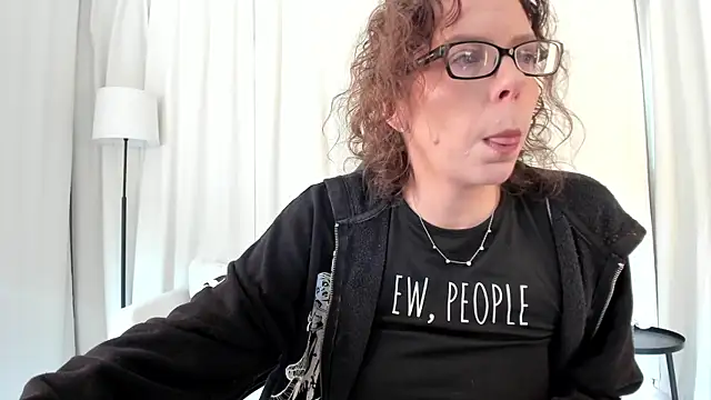 SaraDesirexo online show from April 1, 2026, 2:14 pm