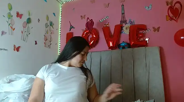 monickhot303av online show from February 19, 2025, 8:52 pm