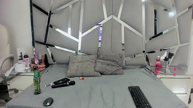 Catherinee69 x online show from January 13, 2025, 4:39 am