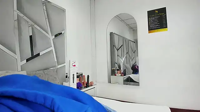 Catherinee69 x online show from October 27, 2025, 3:43 am