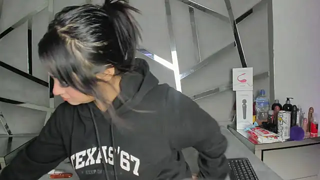 Catherinee69 x online show from November 26, 2025, 4:46 am