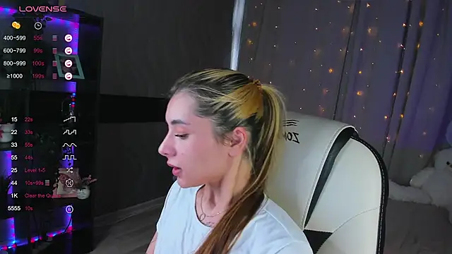 DarlaLike online show from March 23, 2025, 6:58 am