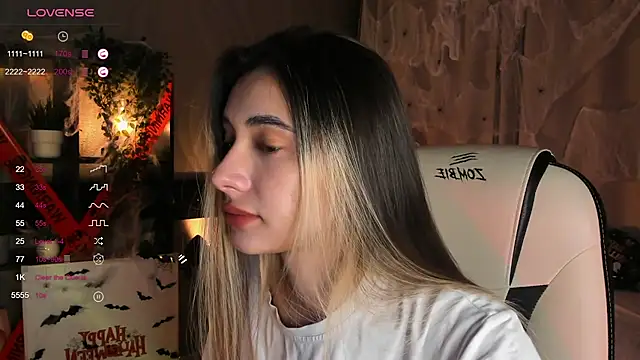 DarlaLike online show from October 19, 2025, 3:40 am