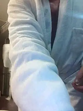 Snapshot of Viause_Kentauelle chatting on March 18, 2025, 9:43 pm Viause Kentauelle online show from March 18, 2025, 9:43 pm