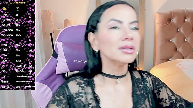 veronika naughty online show from November 12, 2025, 2:39 pm