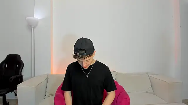 niico 18 online show from February 28, 2025, 9:15 am