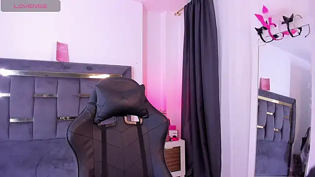 MarilynSmIith online show from December 2, 2025, 3:07 pm