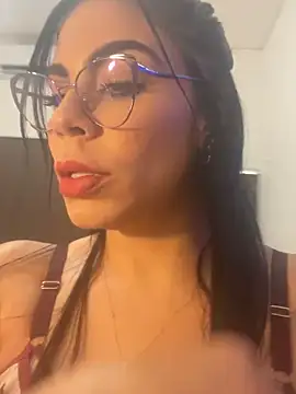 valecruz903 online show from September 10, 2025, 2:28 pm