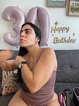 valecruz903 online show from November 7, 2025, 4:51 pm