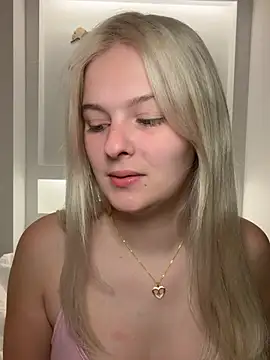 Snapshot of Allylove03 chatting on April 29, 2026, 4:16 am Allylove03 online show from April 29, 2026, 4:16 am
