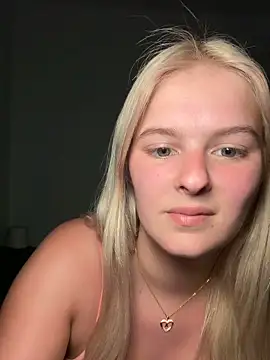 Snapshot of Allylove03 chatting on April 30, 2026, 2:12 pm Allylove03 online show from April 30, 2026, 2:12 pm