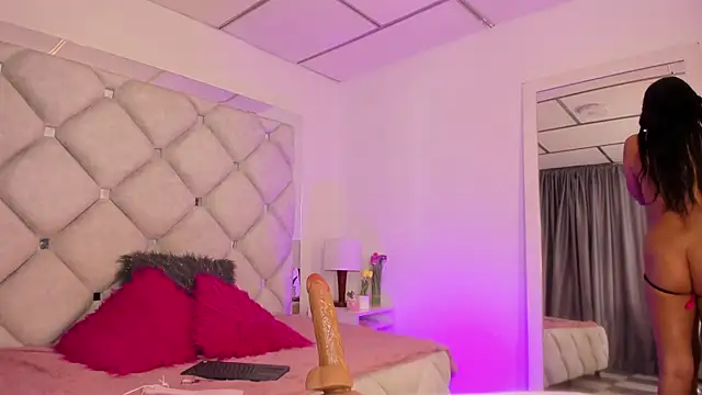 alessiaferry online show from February 19, 2025, 8:41 pm