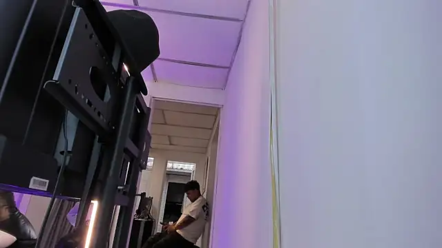 alessiaferry online show from March 13, 2025, 10:43 pm