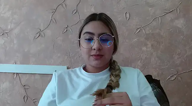 Miabonnett  online show from February 17, 2025, 4:26 pm