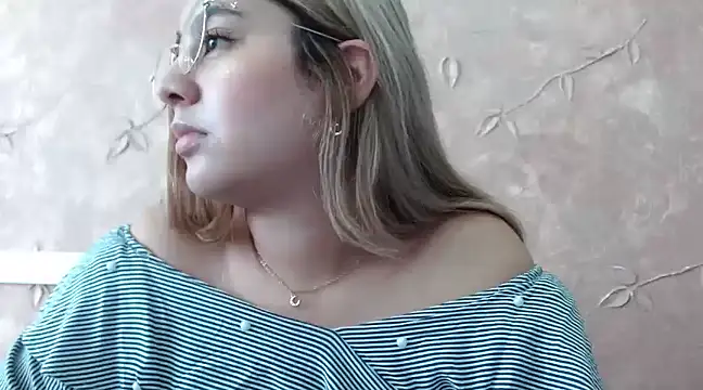 Miabonnett  online show from February 26, 2025, 3:08 pm