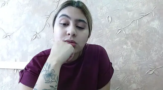 Miabonnett  online show from February 28, 2025, 6:20 pm