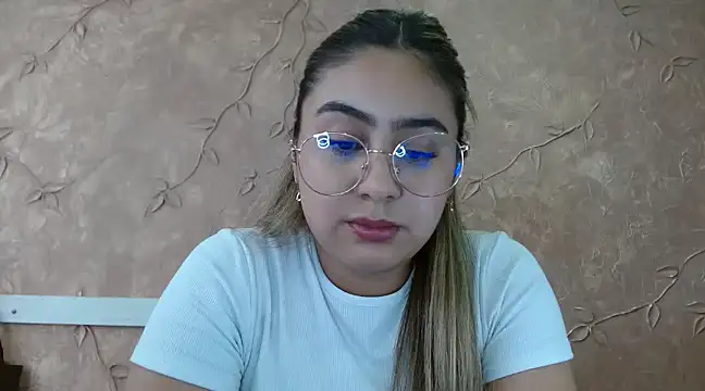 Miabonnett  online show from March 14, 2025, 9:21 pm