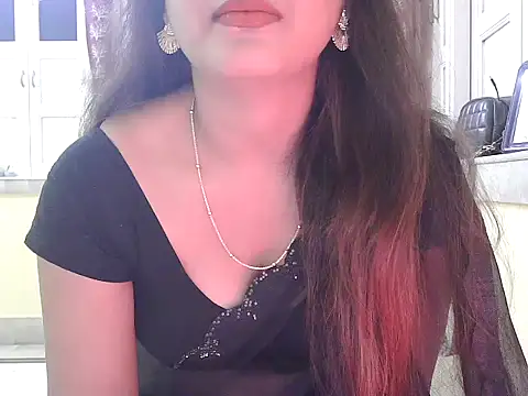 Model-Tanya online show from November 18, 2025, 3:49 pm