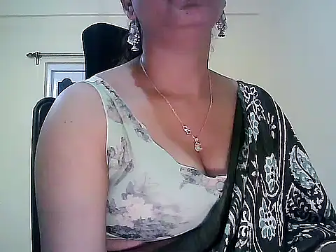 Model-Tanya online show from December 22, 2025, 5:21 pm