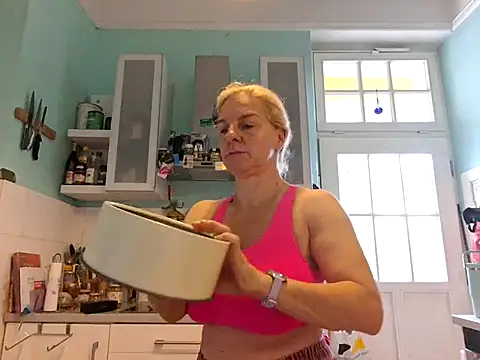 Snapshot of FrauleinSchmitt chatting on October 17, 2025, 7:22 am FrauleinSchmitt online show from October 17, 2025, 7:22 am