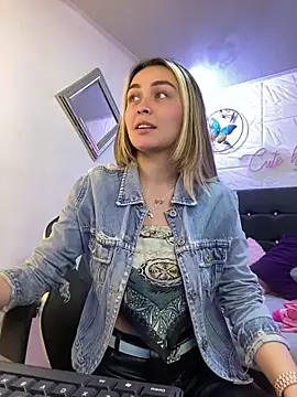 Snapshot of emma_oxford chatting on December 19, 2024, 9:28 pm emma oxford online show from December 19, 2024, 9:28 pm