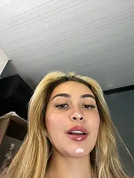 Snapshot of emma_oxford chatting on February 26, 2025, 5:42 am emma oxford online show from February 26, 2025, 5:42 am