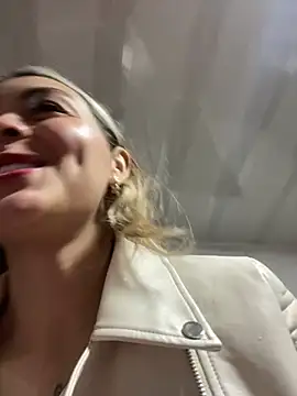 Snapshot of emma_oxford chatting on March 6, 2025, 8:48 pm emma oxford online show from March 6, 2025, 8:48 pm