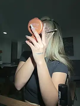 Snapshot of emma_oxford chatting on February 25, 2026, 2:21 am emma oxford online show from February 25, 2026, 2:21 am