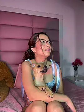 Snapshot of little-Emma chatting on January 11, 2025, 9:04 am little-Emma online show from January 11, 2025, 9:04 am