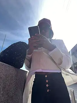 Black Dolll online show from April 14, 2026, 12:22 pm