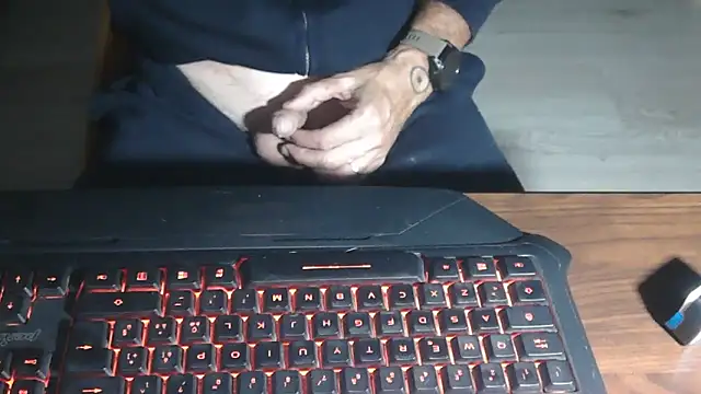 Adri gard online show from November 12, 2025, 9:47 pm