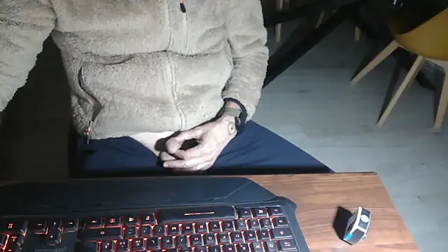 Adri gard online show from March 5, 2026, 9:55 pm